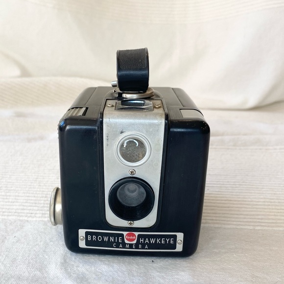 Vintage 50s Kodak Brownie Hawkeye Camera - Picture 2 of 14